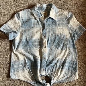 Universal Thread Blue and White Striped Short-Sleeve Button-Down Shirt